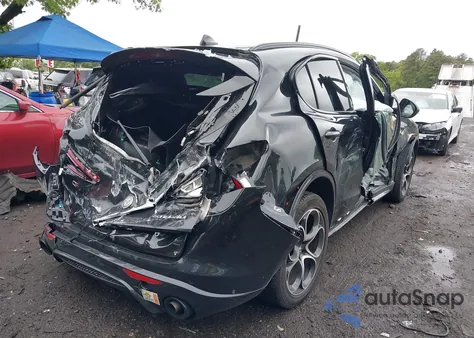 2024 Alfa Romeo Stelvio Veloce Awd из США, поврежденный, VIN ZASPAKBN2R7D74217